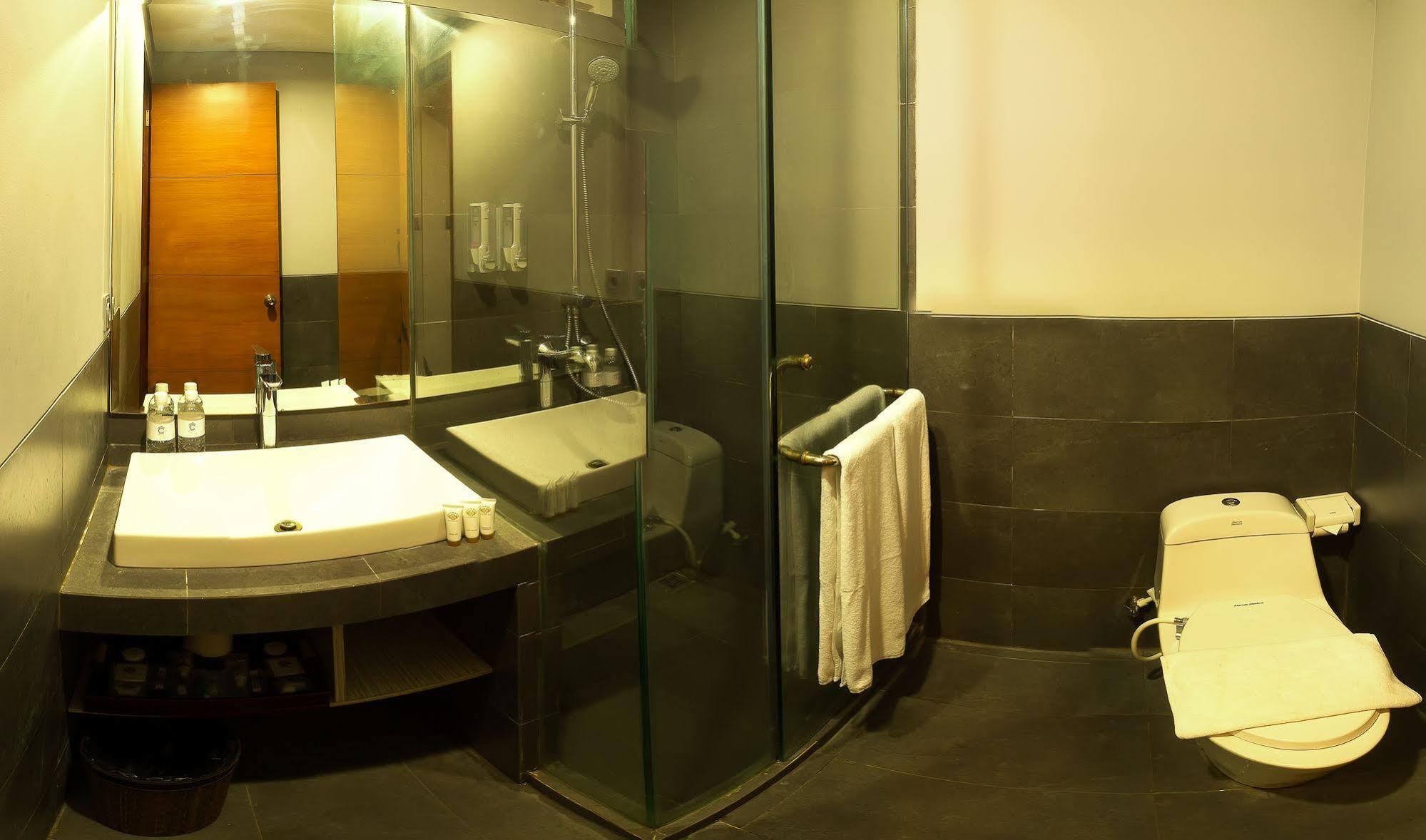 Transera Kamini Legian Hotel Экстерьер фото